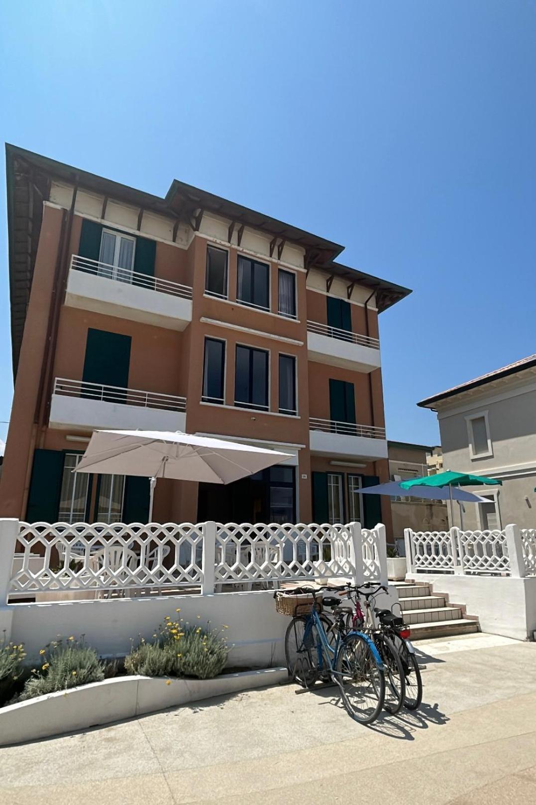 Hotel Bartolini 벨레지아아지마리나 외부 사진